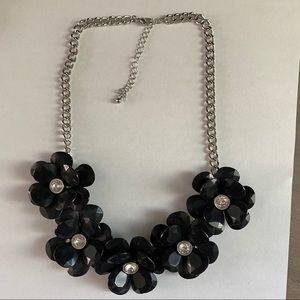Flower rhinestone necklace